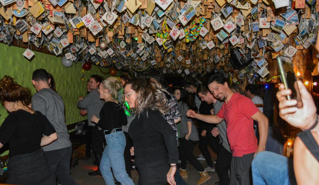 Хостел Schutzenbach Backpackers For Adults 18-35 Лаутербруннен Экстерьер фото